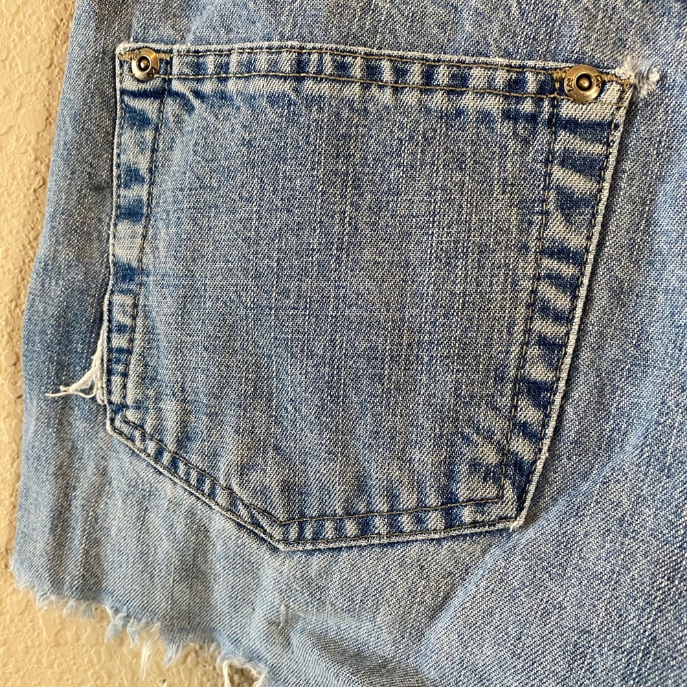 Lee Riveted Four Button Closure High Rise Cut Off Distressed Cotton Shorts 28” - Picture 11 of 14